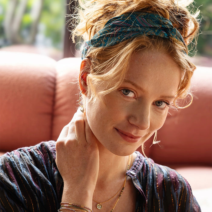 Happinez 3-2026 met Sari sjaaltje